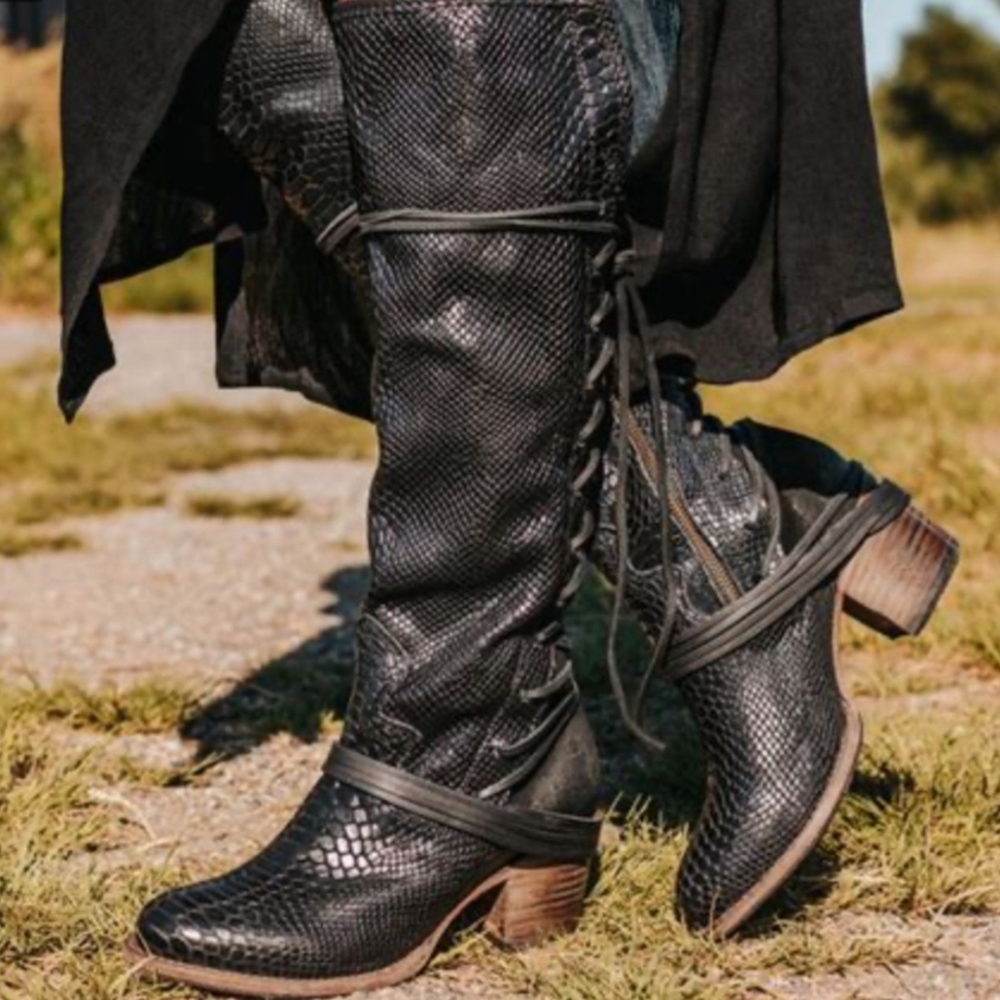 NEW Never Worn Freebird COAL Black Snake size 7